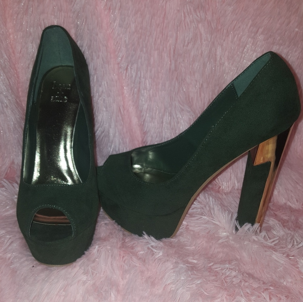 NWOT Beau + Ashe peep toe block heel